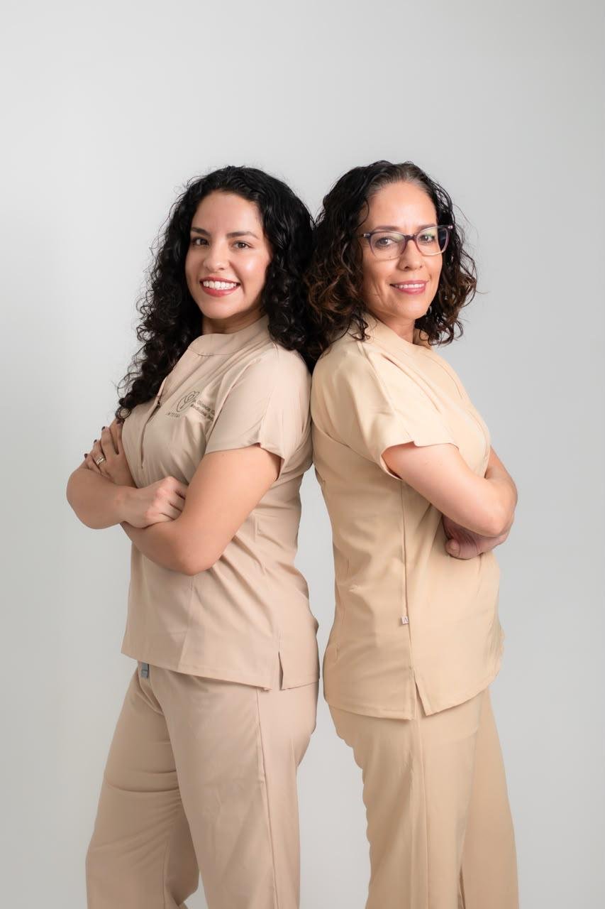 Doctoras Bianca González y Liz Jovanna Martínez, especialistas en Medicina Interna, fundadoras de Integra+